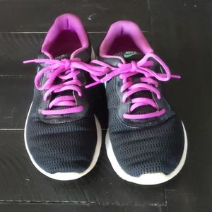 Girls Nikes big girl Size 3.5